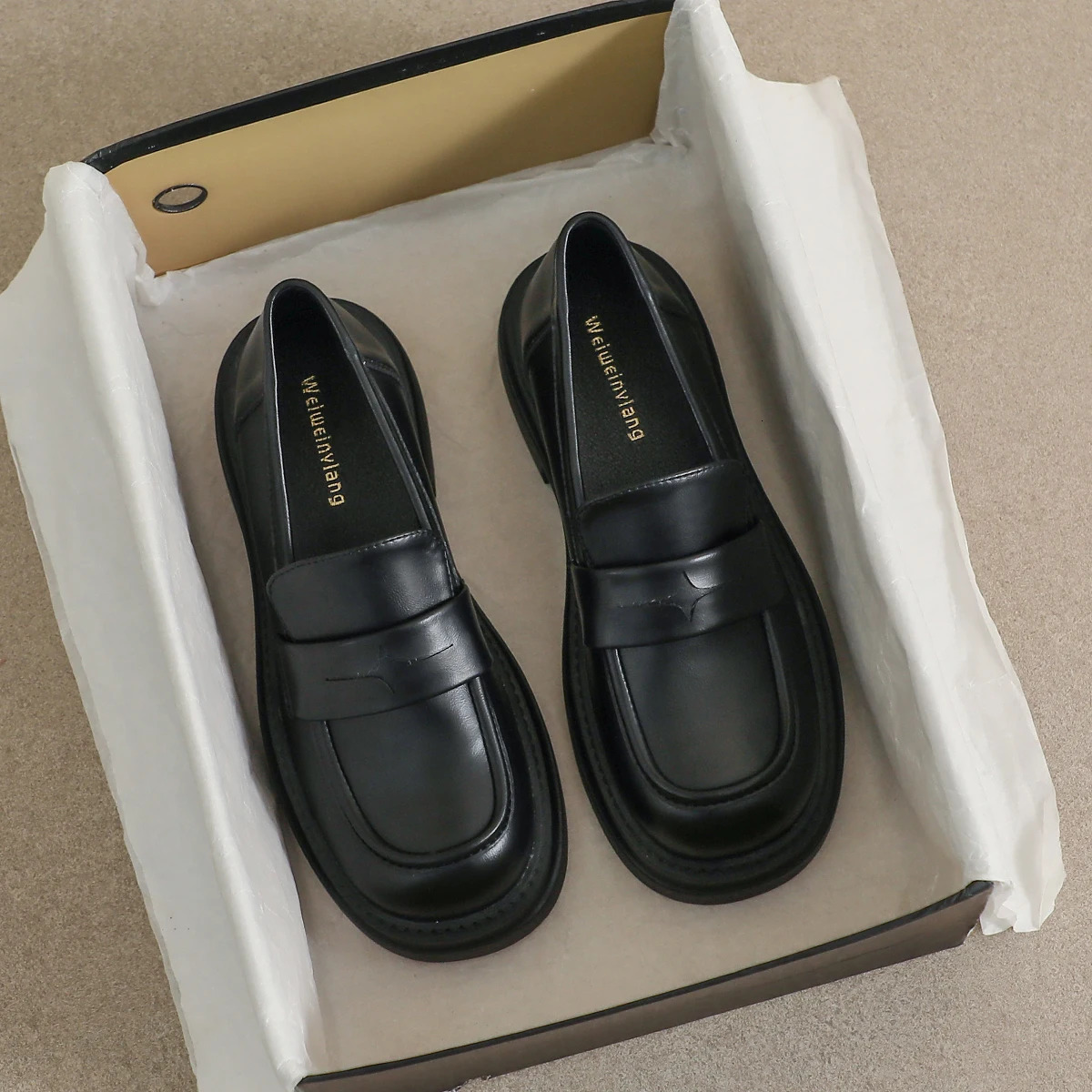 Small leather shoes 2024 one-pedal womens shoes platform loafers black square head single shoes 6587 241112