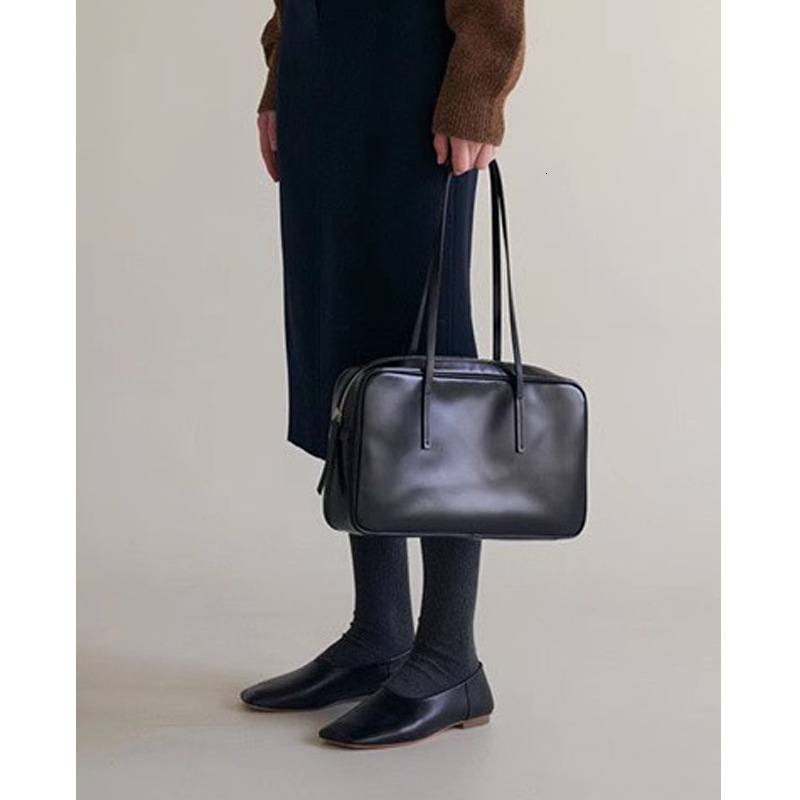 Simple Shoulder Capacity Real Leather Underarm New Worker Student Square Tote Women's Bag Patent Leather Zipper BagVoyage