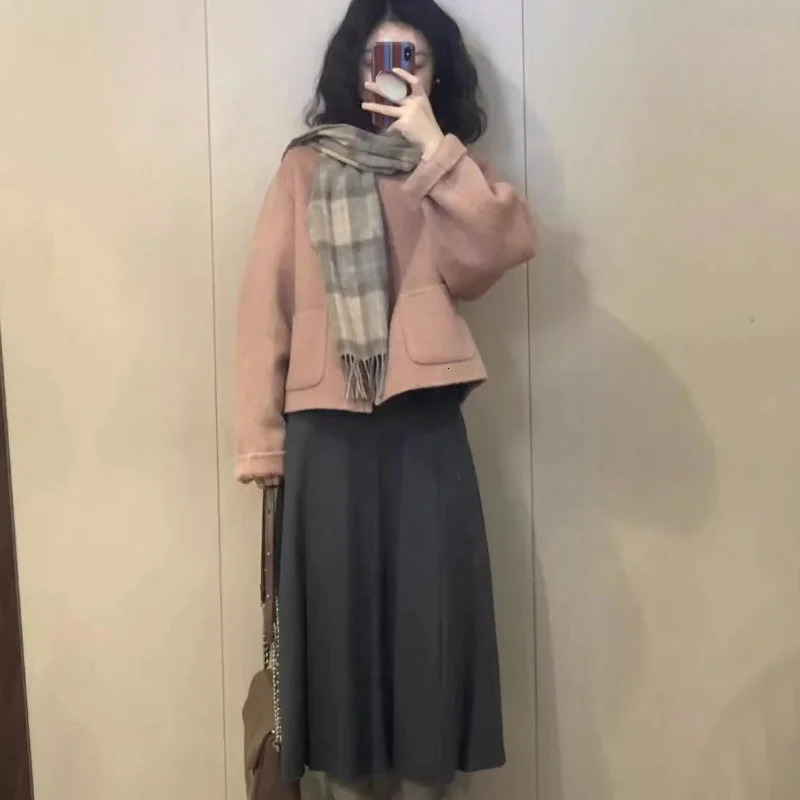 Women Autumn Winter Warm Woolen Blend Short Style Longsleeved Casual Button Coat Oneck Solid Loose Female Fashion Jacket 241108