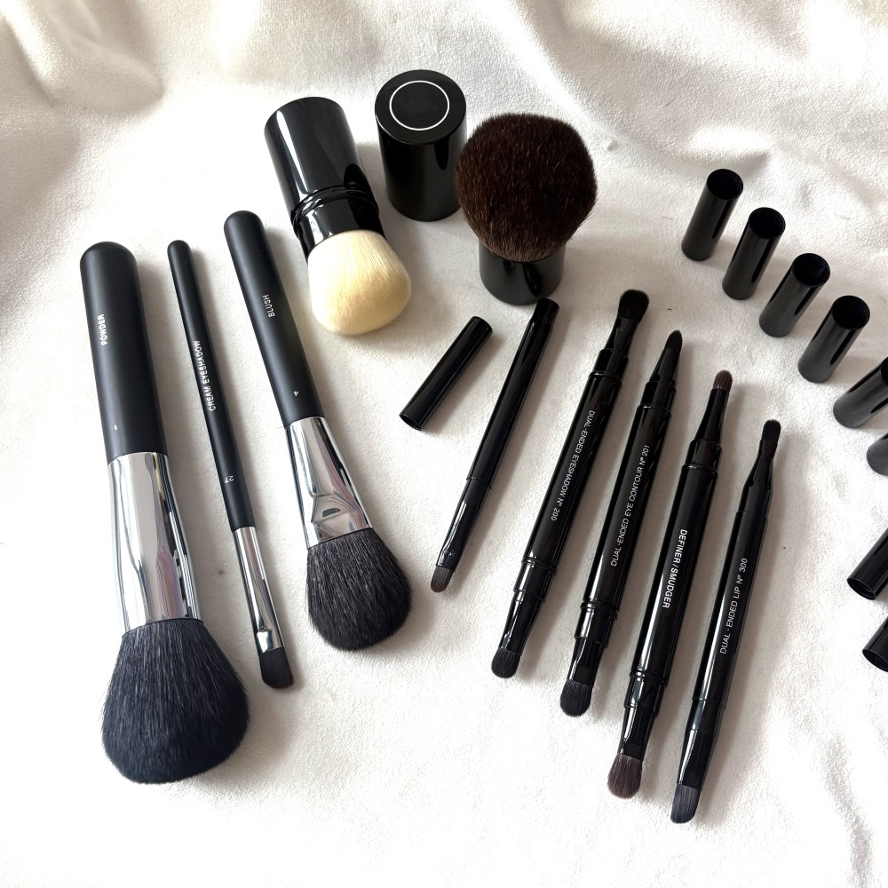 Luxury Makeup Brush Set 10pcs Kabuki Powder Blush Eyeshadow Lip Retractable Kabuki Foundation Makeup Brushes
