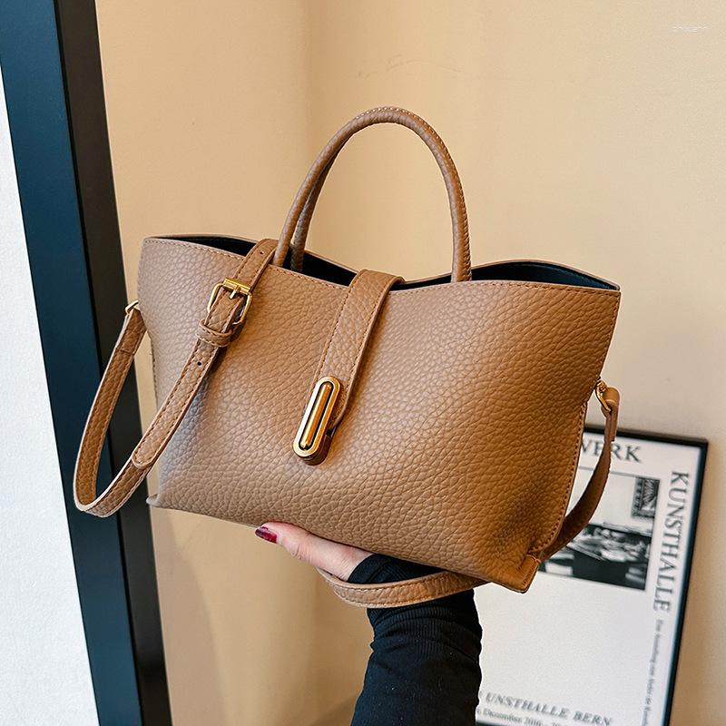 New Free Delivery 2025S Designer Totes Fashion High-end Texture Large Bag Women Vintage Bucket Fashionable Western Style All-match Commuter Crossbody 