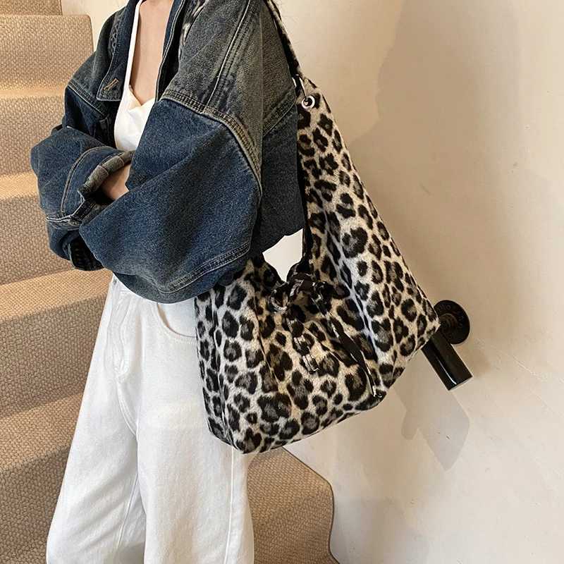 High quality leopard print Wen shoe bag with large capacity 2024 new autumn and winter cross body bag for leisure Cmuting Y241113