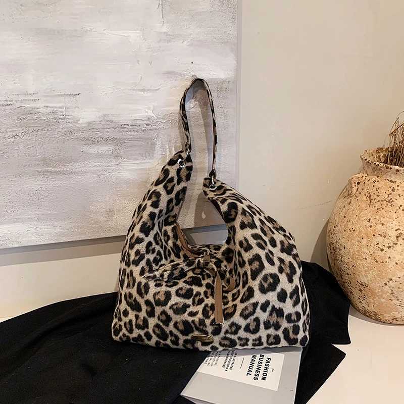 High quality leopard print Wen shoe bag with large capacity 2024 new autumn and winter cross body bag for leisure Cmuting Y241113