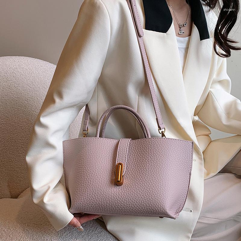 New Free Delivery 2025S Designer Totes Fashion High-end Texture Large Bag Women Vintage Bucket Fashionable Western Style All-match Commuter Crossbody 