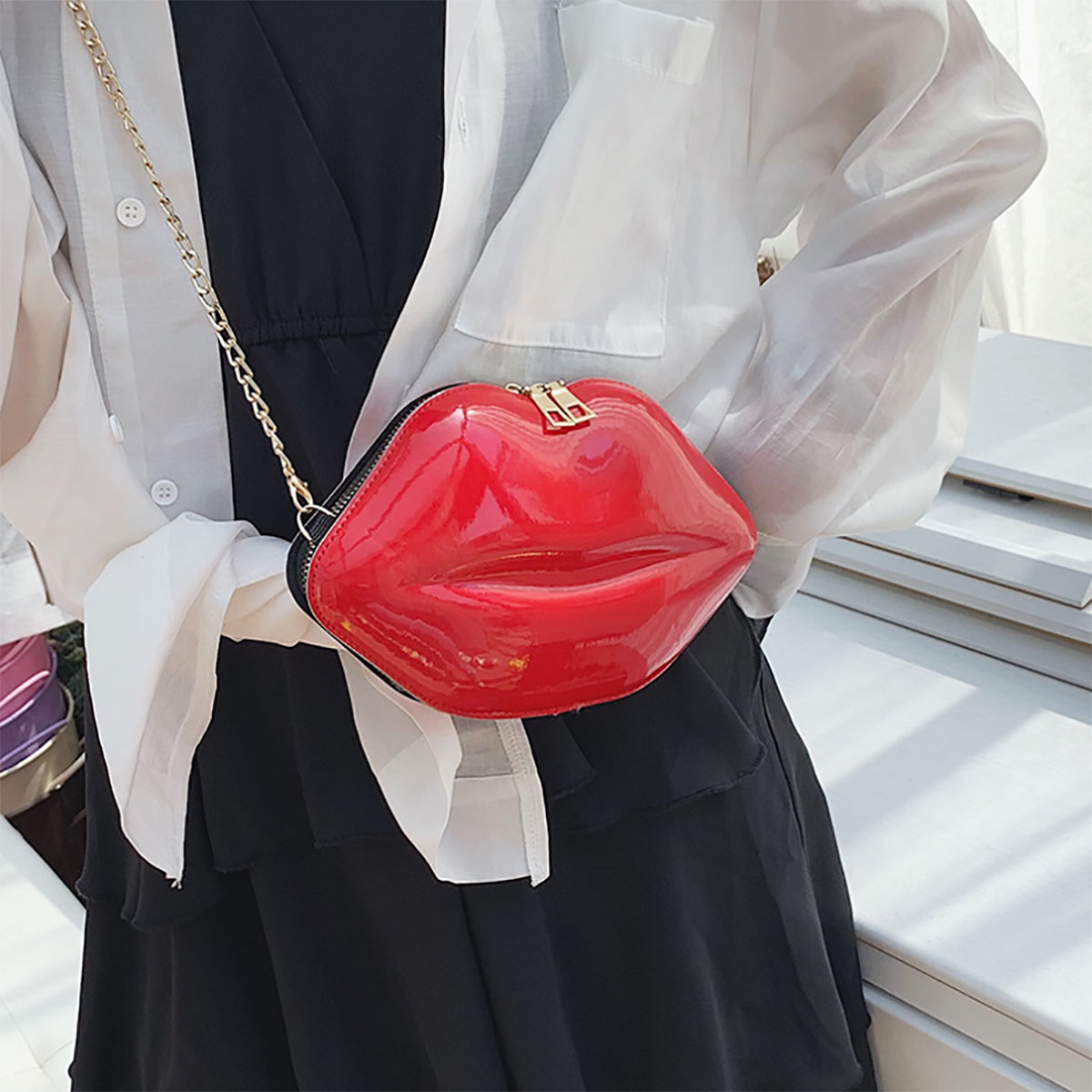 1pc Niche Red Lip Shaped Chain Bag, Novelty Mini Shoulder Bag, Women's Stylish Zipper Bag