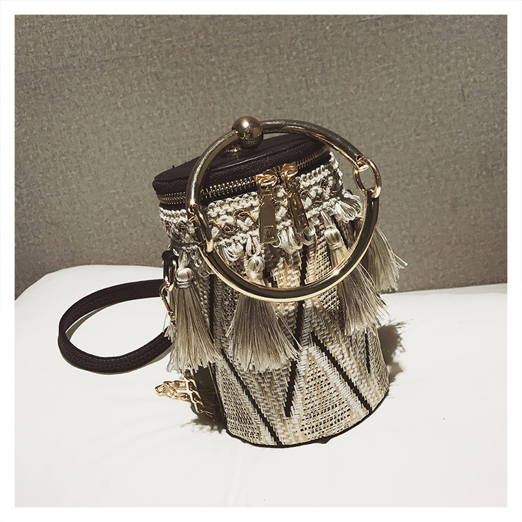 Women Bucket Bag Style Cylindrical Straw Bags Barrel-Shaped Woven Women Crossbody Bags Metal Handle Shoulder Tote Bag