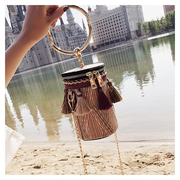 Women Bucket Bag Style Cylindrical Straw Bags Barrel-Shaped Woven Women Crossbody Bags Metal Handle Shoulder Tote Bag