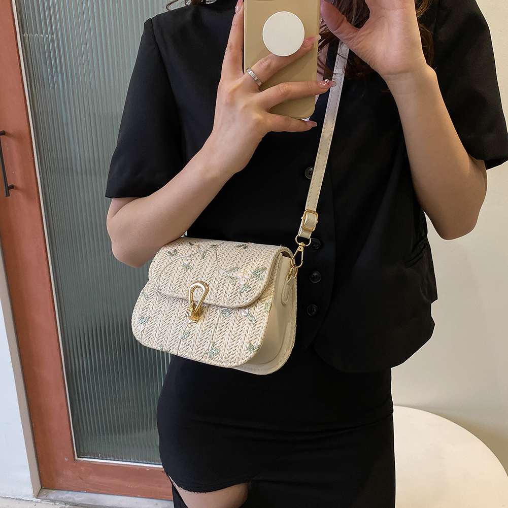 Women Straw Crossbody Bag Adjustable Strap Flower Straw Purse Hasp Closure Straw Satchel Bag Female Summer Beach Bag