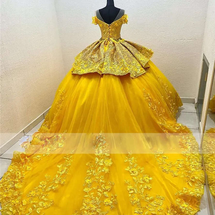 Gold Charming Beaded Quinceanera Dresses Tier Waist Junior Girls Birthday Party Gowns D Wer Lace Appliques Cinderella Vestido De Anos e