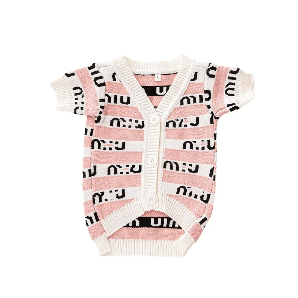 New high-end designer pet dog clothing puppy pink pet fashion brand cardigan sweater comfortable, soft and warm autumn and winter dog clothing Doukeji