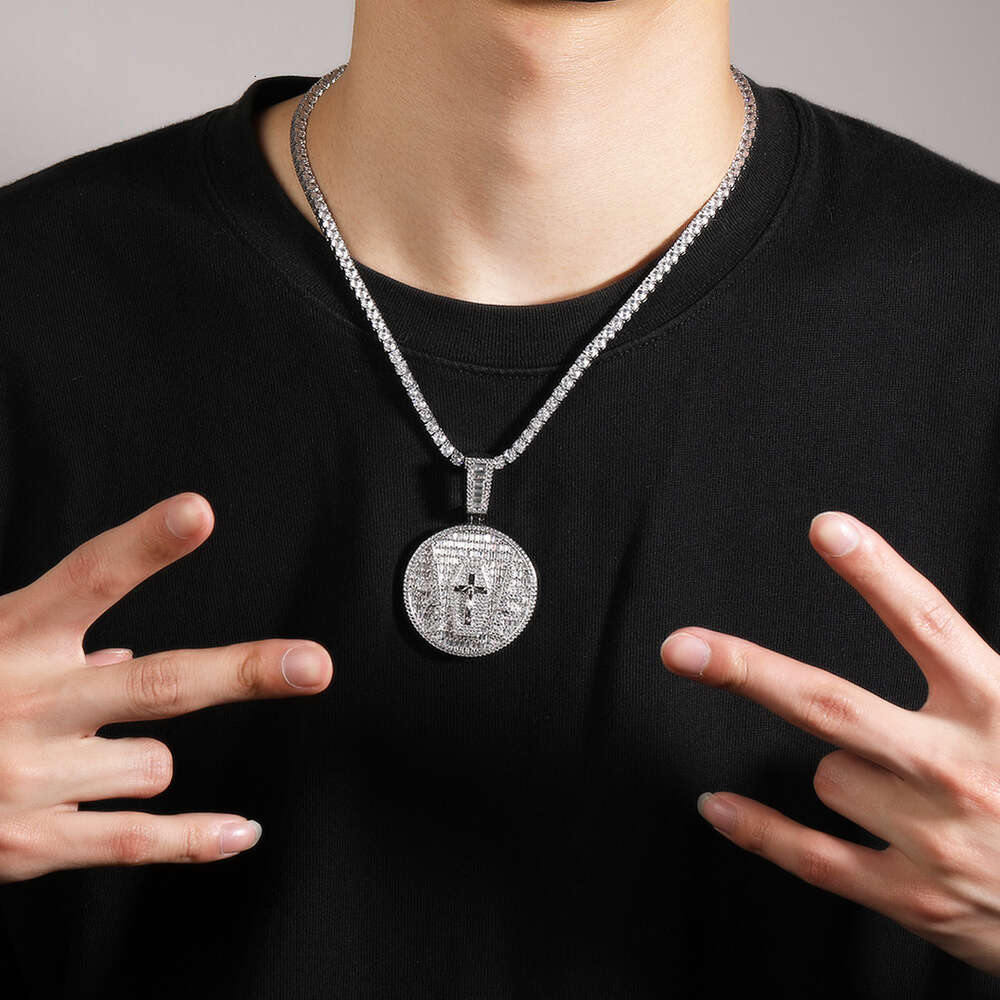 Top Quality Wolf Tide Jesus Cross Round Medal Pendant Necklace Hip Hop Silver Full Diamond Necklaces Mens Charm Accessories Iced Out Crystal Hip Hop J