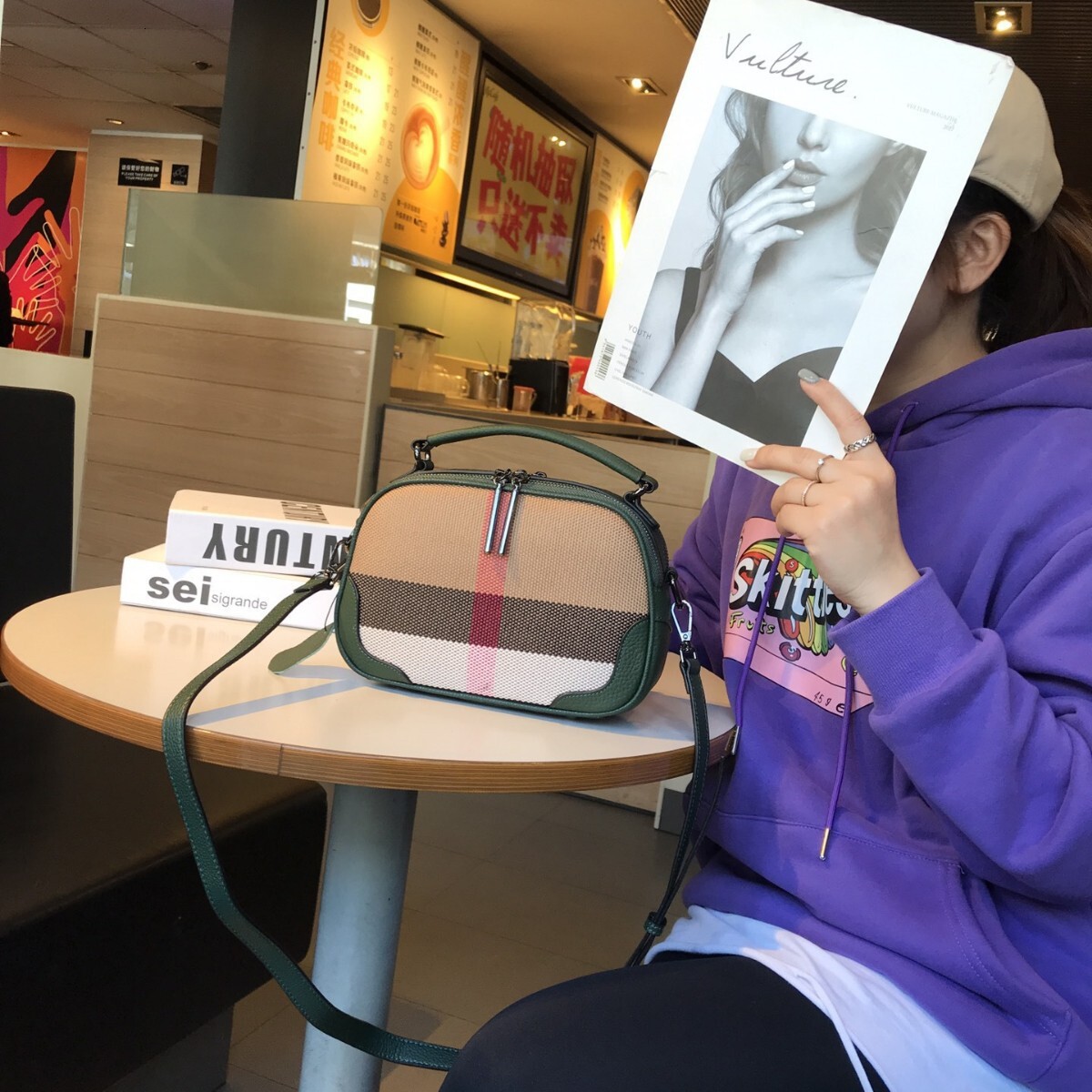Advanced Handbag, Women's New Fashionable Horizontal Apple Small Square Personalized And Versatile Shoulder Designer Crossbody Bag Trendy