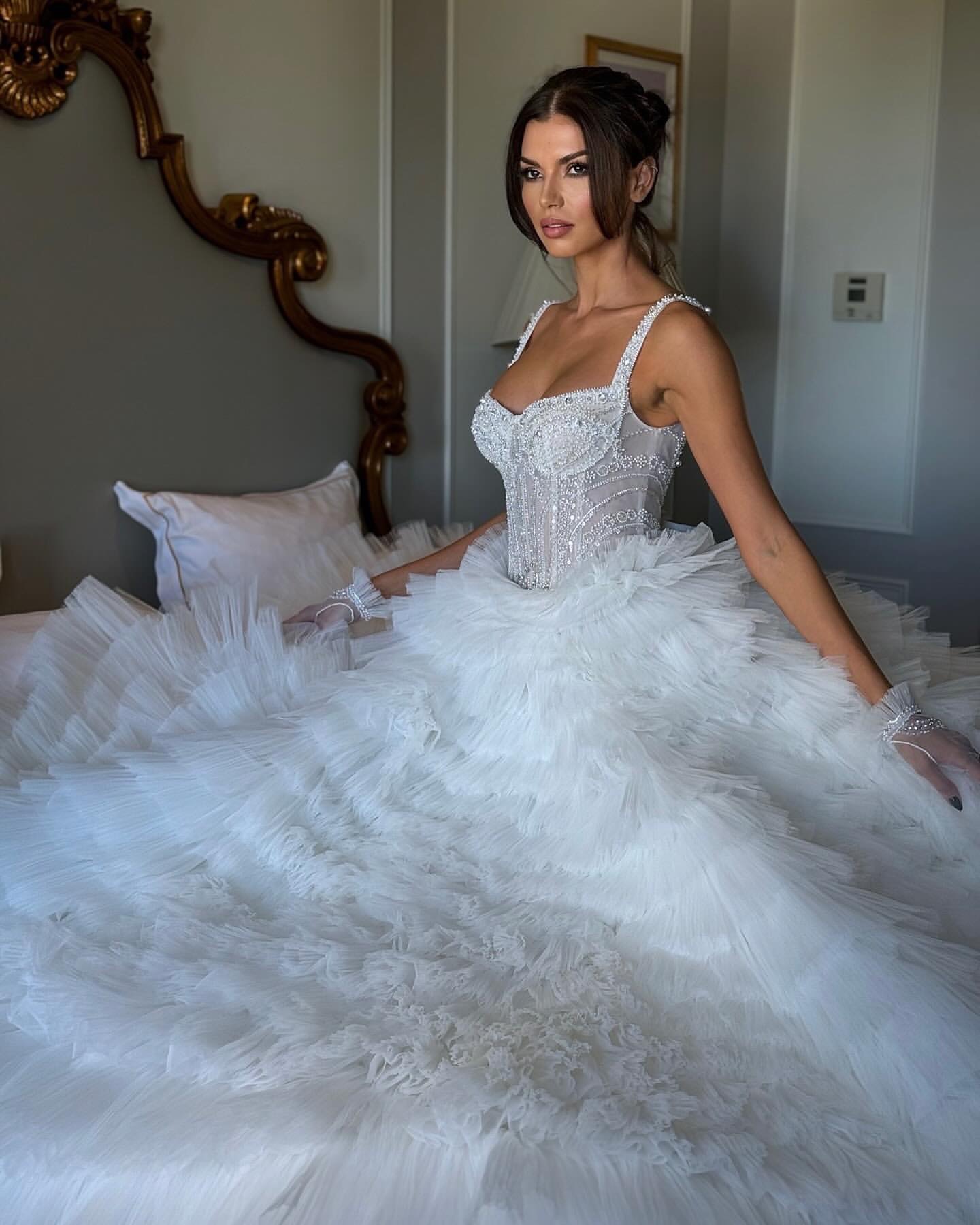 Modern A Line Dress For Bride Beaded Sequins Straps Wedding Dresses Bridal Gowns Vestidos Novia Tiered Skirt Ruched Country Robe De Mariage 0515