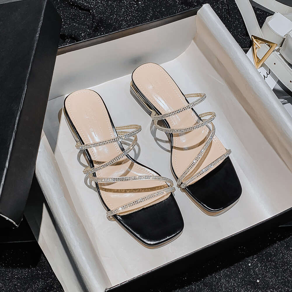 Internet Celebrity Rhinestone Sandals for Outerwear, 2024 New Summer Fashion Pair, Flat Bottomed Thick Heels, Oversized Women's Shoes 41-43 ddmyt