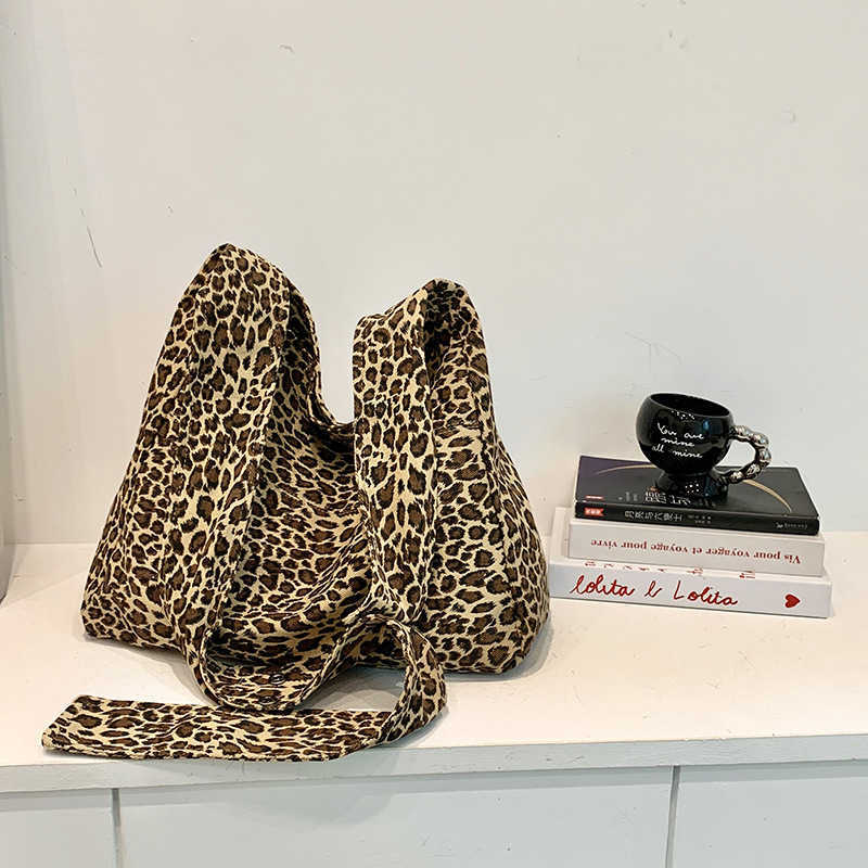 Korean version leopard print cotton tote bag for women 2024 new fashion trend simple commuting bag casual shoulder bag 241113