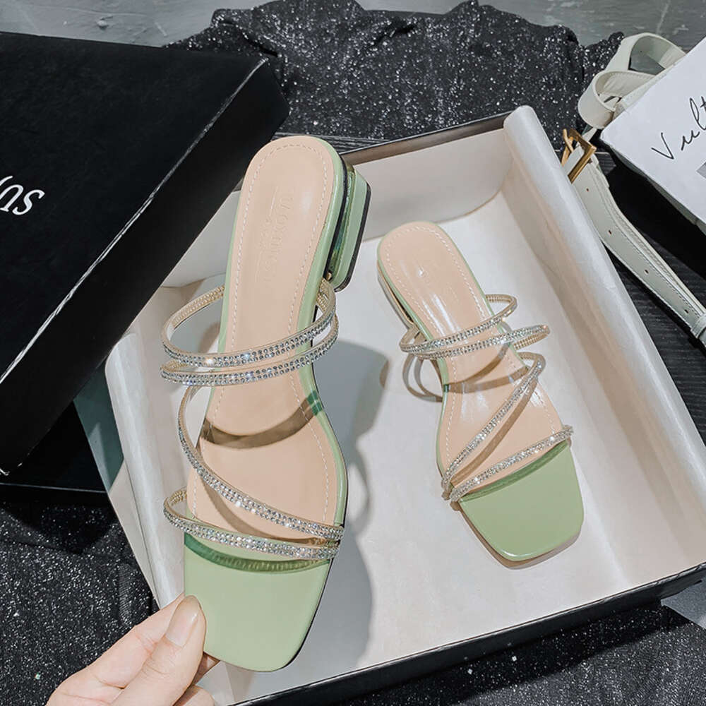 Internet Celebrity Rhinestone Sandals for Outerwear, 2024 New Summer Fashion Pair, Flat Bottomed Thick Heels, Oversized Women's Shoes 41-43 ddmyt