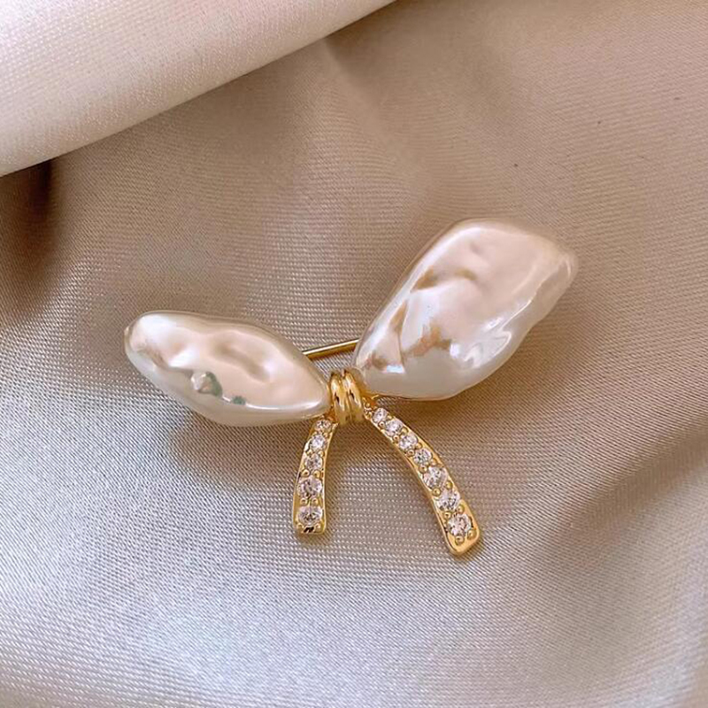 Irregular Pearl Elegant Bow Rhinestone Brooches Pins For Women Stylish Minimalist Silk Scarf Buckle Clothing Jewelry Accessories smile