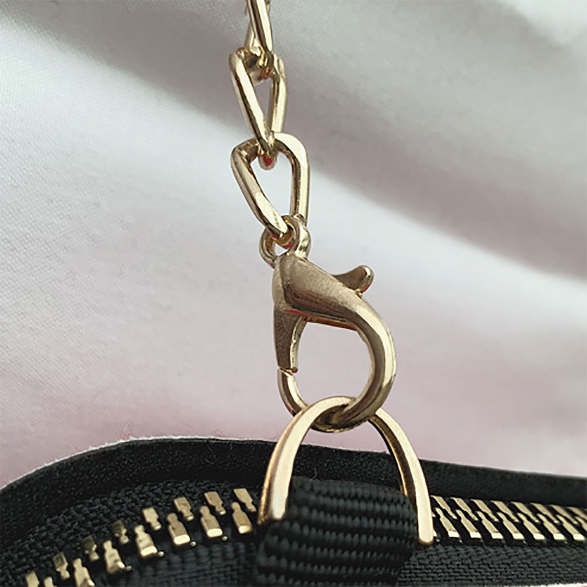 1pc Niche Red Lip Shaped Chain Bag, Novelty Mini Shoulder Bag, Women's Stylish Zipper Bag