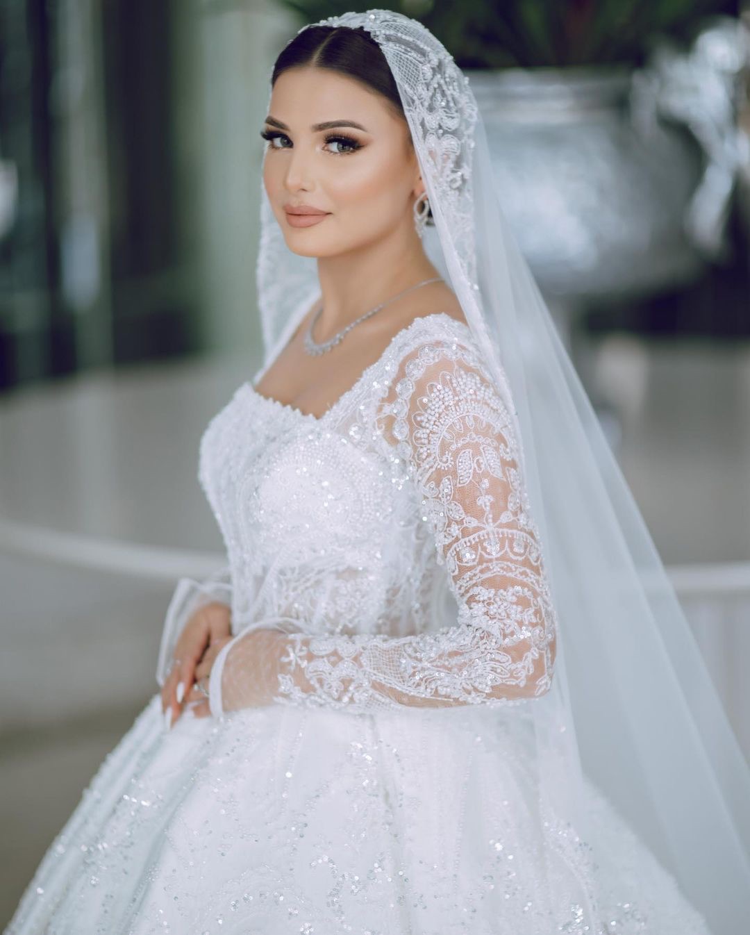 Saudi Arabic Ball Gown Wedding Dress Square Neck Long Sleeves Sequins Lace Wedding Dresses Ruffle Dubai R Bridal Gowns Plus Size 0616