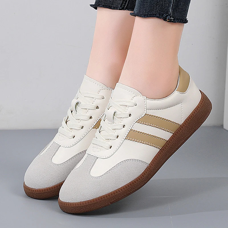 Womens shoes fashion casual apartment vulcanized shoes womens shoes outdoor walking sports shoes womens comfortable classic shoes black and white 2411