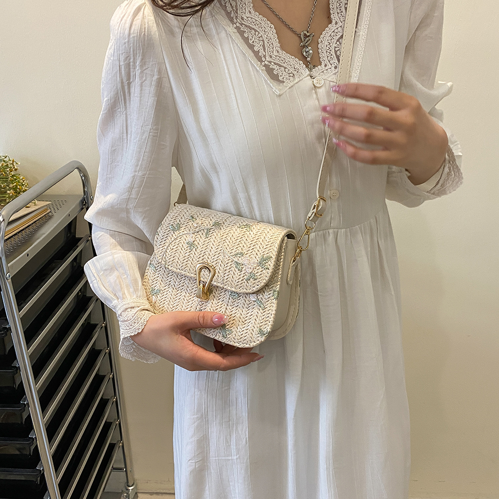 Women Flower Straw Purse Adjustable Strap Weaving Flower Purse Hasp Closure Plant Sling Bag Female Summer Beach Bag