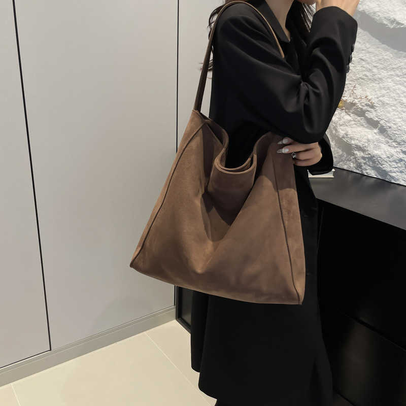 2024 New Large Capacity Korean Underarm Shoulder Bag Suede Tote Bag Casual Versatile Work Commuter Bag For Women 241113
