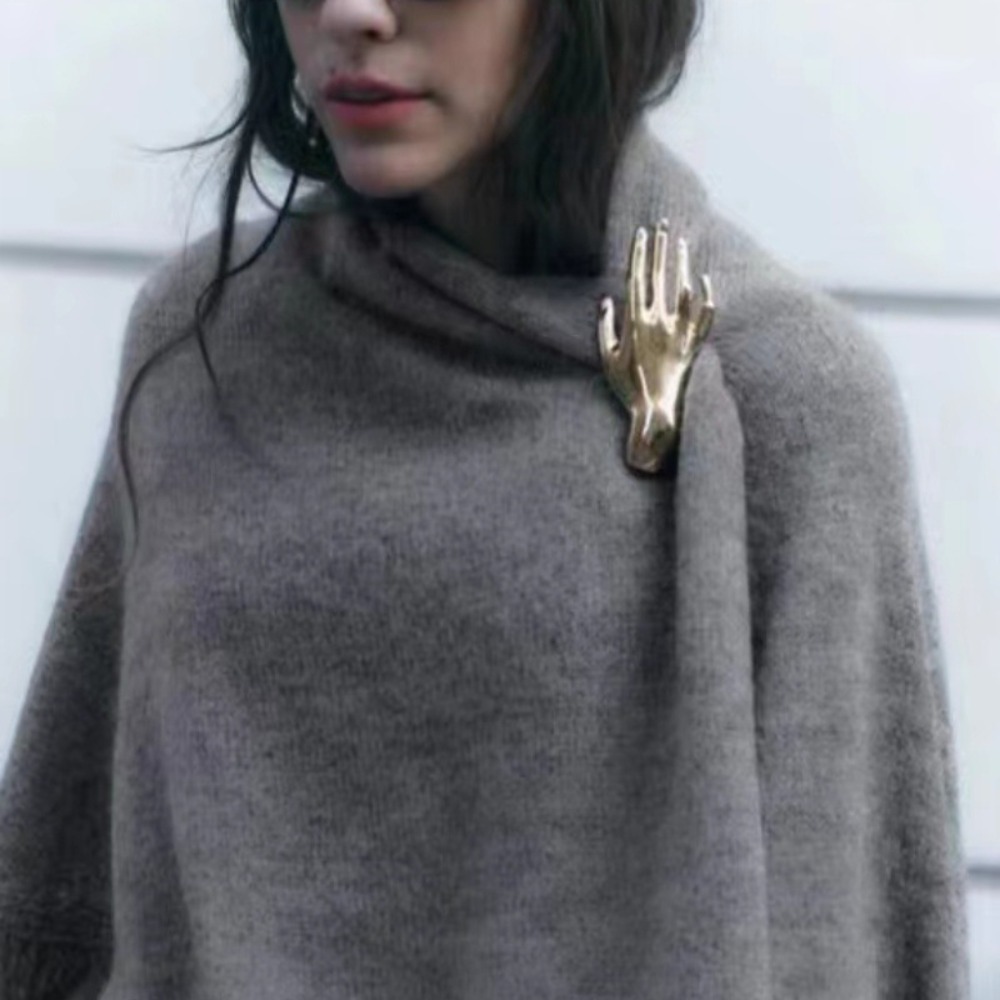 Large Metal Brooch Punk Unique Golden Hand-shaped Shawl Clip Silvery Smooth Palm Brooch Women