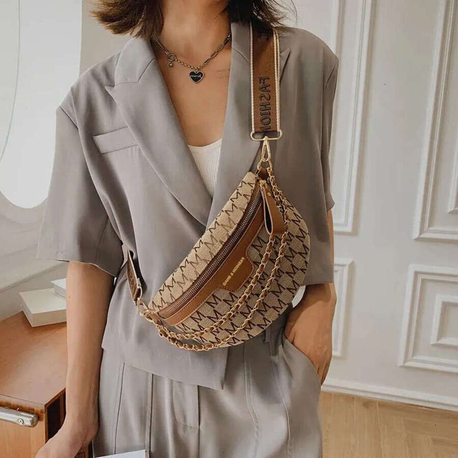 Fashion Pattern Fanny Pac For Women Stylish Letter Printed Chain Female Waist Pack Wide Strap Crossbody Bag 818b