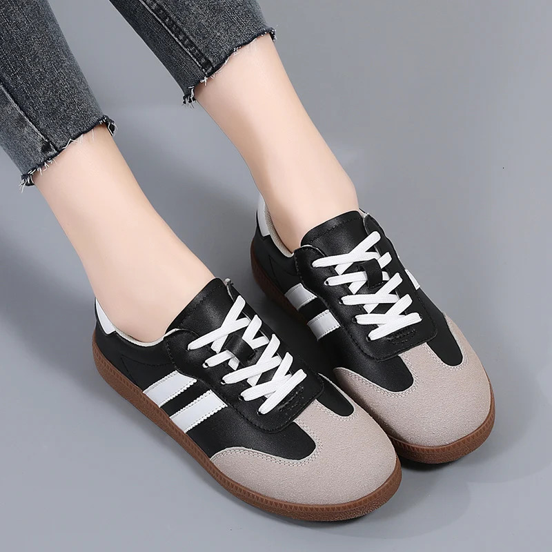 Womens shoes fashion casual apartment vulcanized shoes womens shoes outdoor walking sports shoes womens comfortable classic shoes black and white 2411