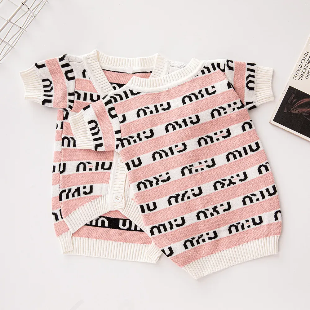 New high-end designer pet dog clothing puppy pink pet fashion brand cardigan sweater comfortable, soft and warm autumn and winter dog clothing Doukeji
