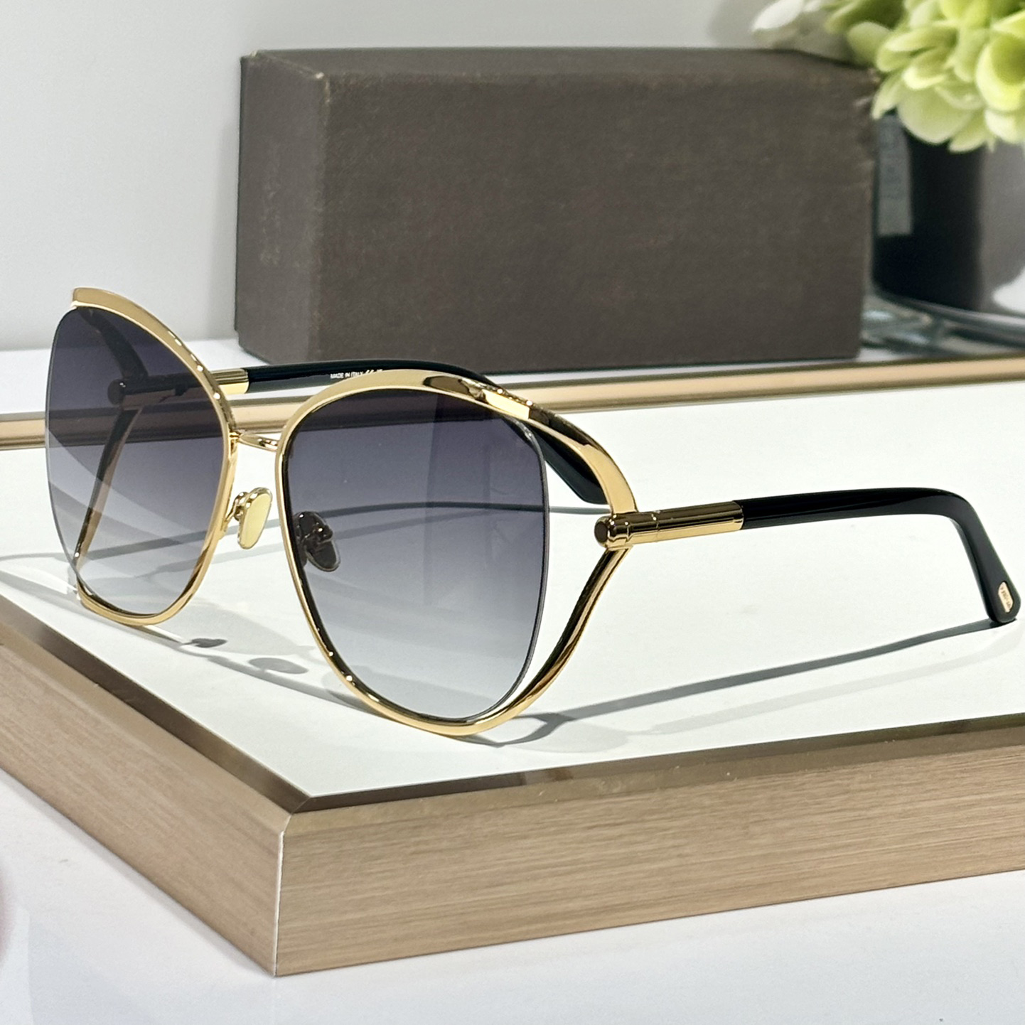 Sunglasses For Men Women Fashion Popular Mask 1091 Summer Travel Avant-Garde Goggles Style Anti-Ultraviolet UV400 Butterfly Metal Full Frame Glasses Random Box