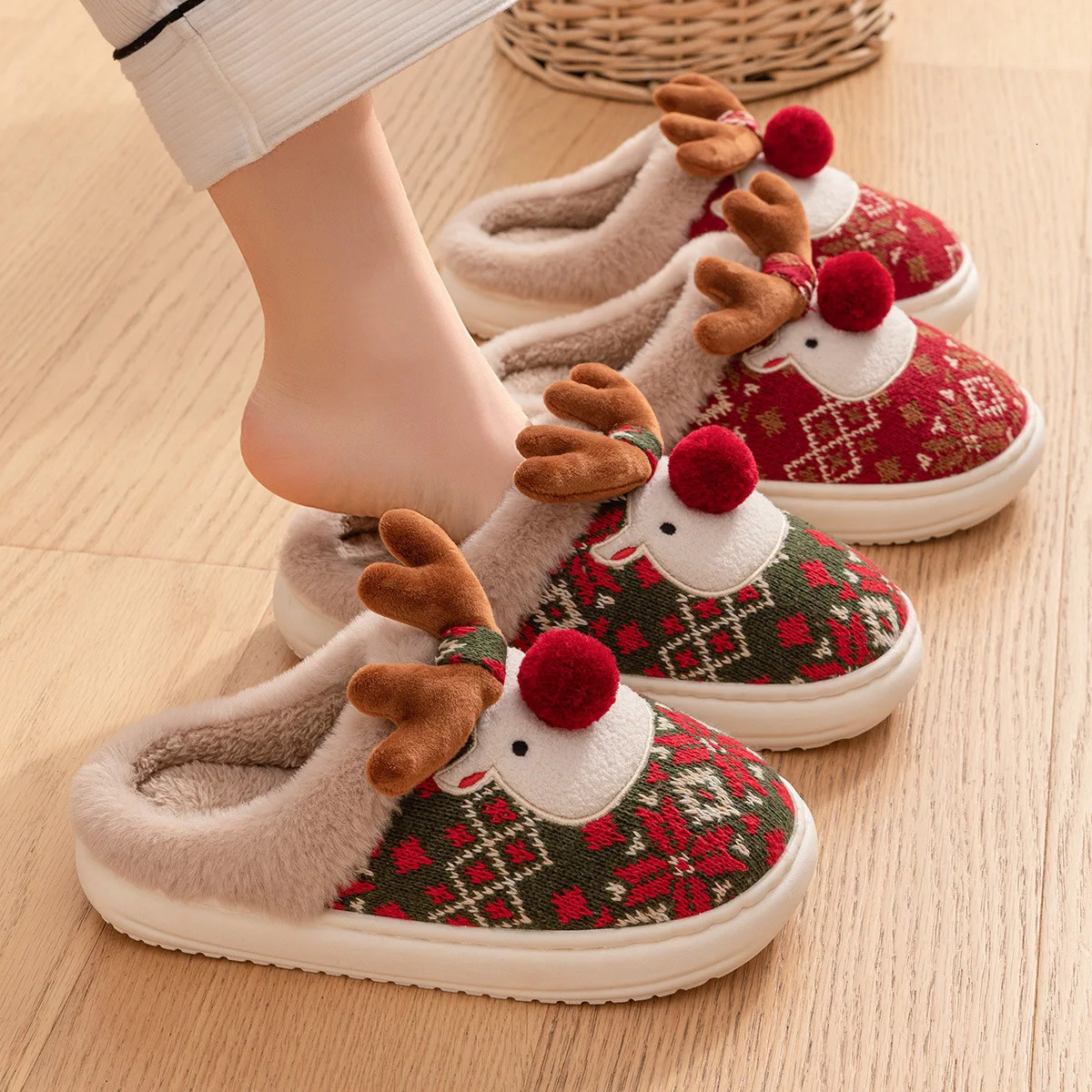 2024 Christmas Cotton Womens Slide Cute Cartoon Deer Anti slip Girl Indoor Flip Fashion Party Tablet Slide 241113