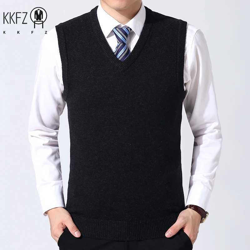 2024 Autumn Winter New Mens Solid Color Vneck Knitted Vest Casual Fashion Warm Sweater Versatile Top W251029