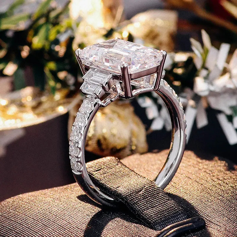 2025 Top Sell Gorgeous Wedding Rings Luxury Jewelry 925 Sterling Silver Fill Large White Cubic Zircon CZ Diamond Eternity Women Engagement Designer Ba