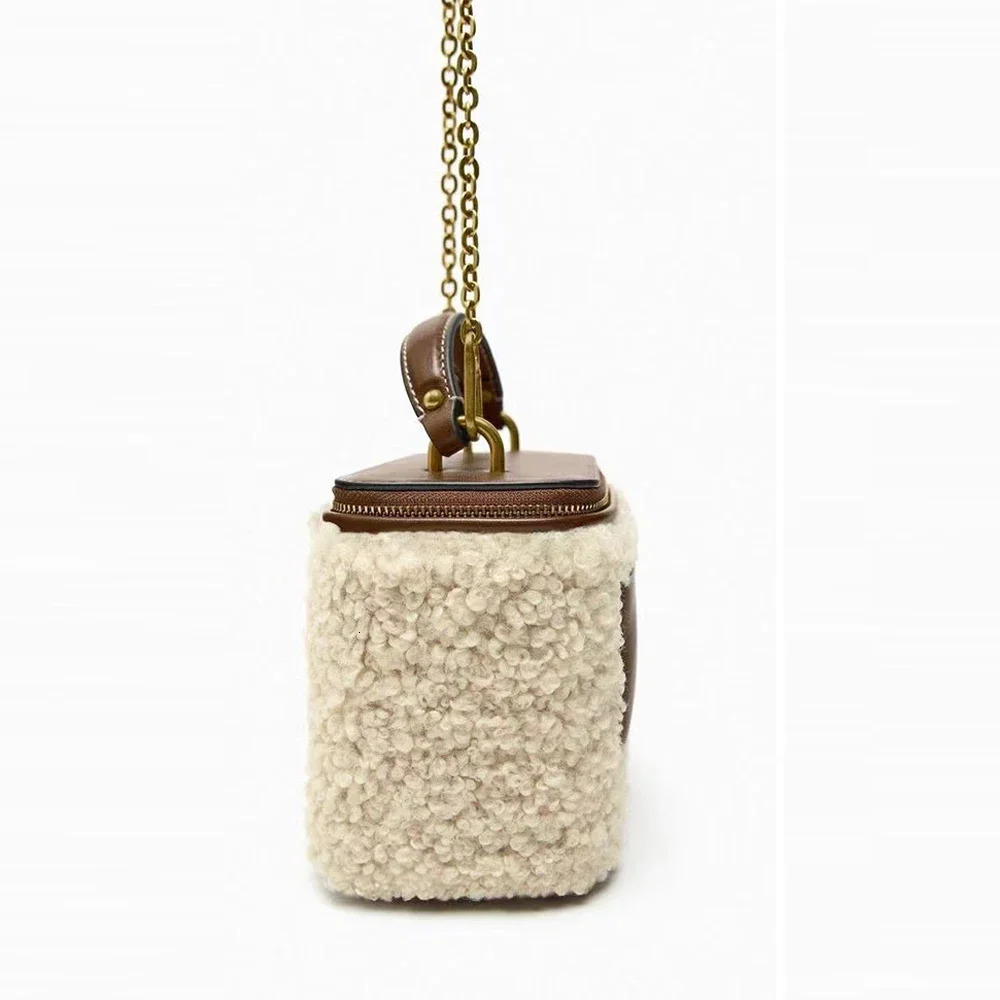 er Lambswool Handbag Warm Plush Women Shoulder Bag Chains Faux Fur Bags for Women Winter Coins Crossbody Bag Ladies 241114