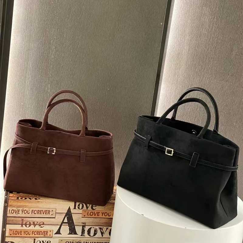 Autumn Designer Large Capaci Wens Handbag With Buckle Casual Totes Bag Ladies New Suede Leather Shoder Underarm Bag 2025 Z250318