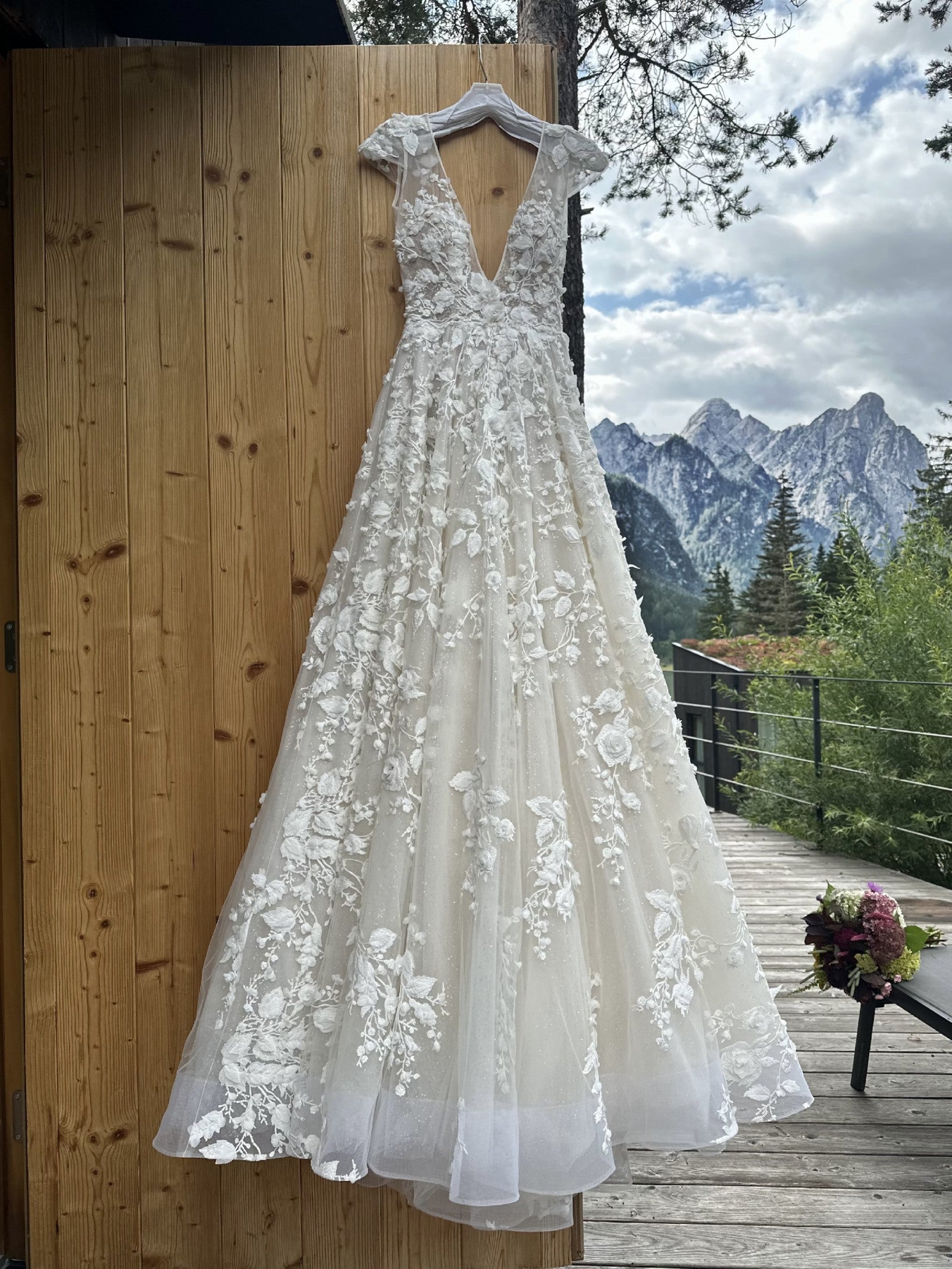 Elegant Lace Wedding Dress Vestido de Novia 2024 Sleevesless Scoop Neck Bridal Gowns Floor Length Customize Robe De Mariee 01