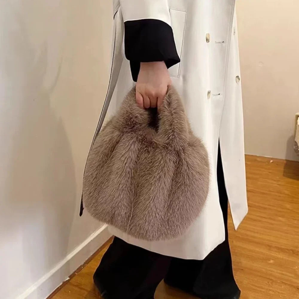Fluffy Faux Fur Bags for Women Winter Soft Plush Handbags Half Moon Shoulder Bag Winter Warm Ruched Purses Tote Clutch 241114