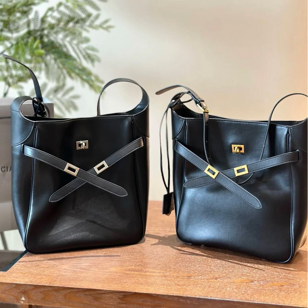 Real Leather Buckle Tote Bags For Women Large Capacity Commuting Bucket Purse Versatile Desinger Shoulder Armpit Bag Genuine Leather BagVoyage