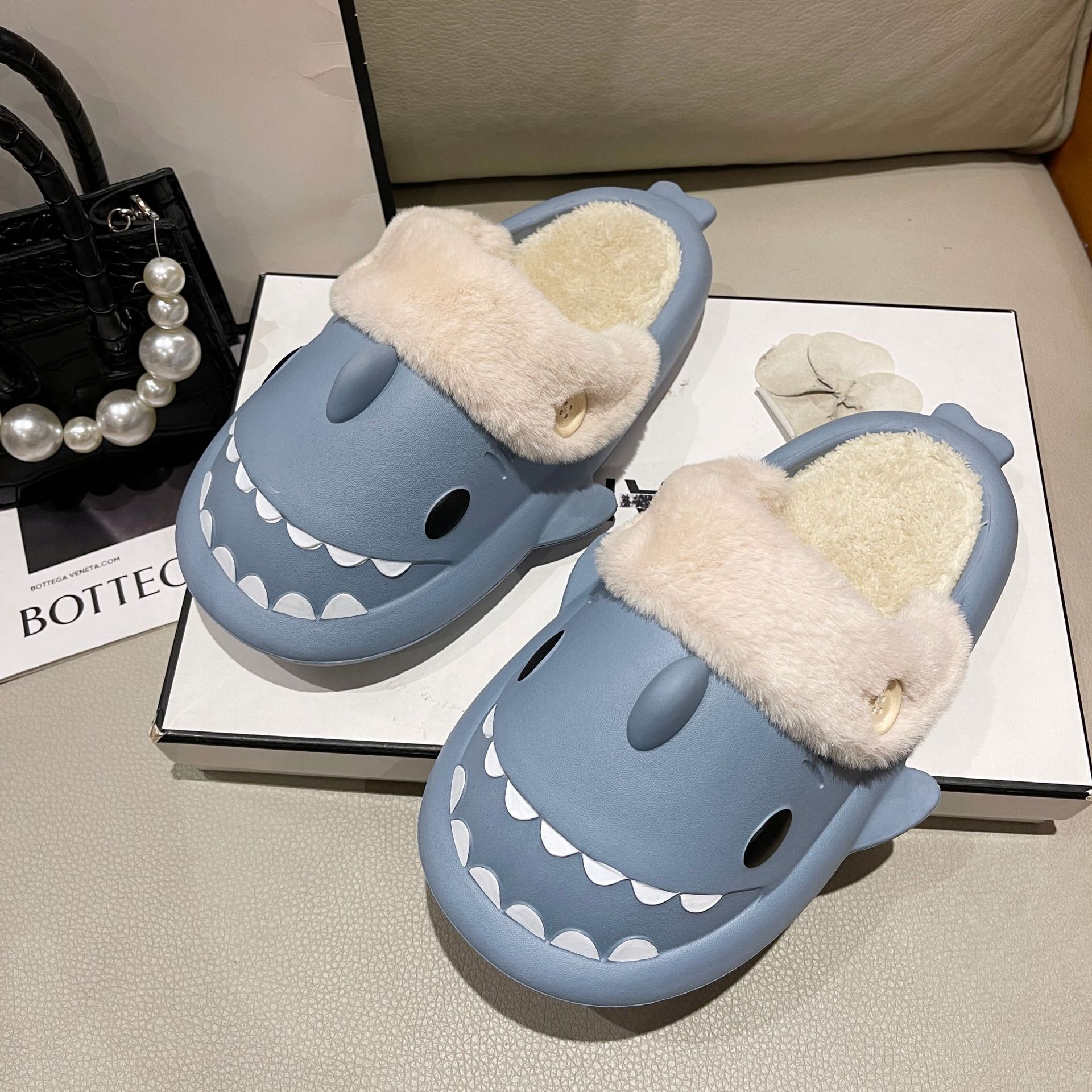 2024 new free shipping designer for mens womens childrens black white pink blue shark Outdoor or household slippers
