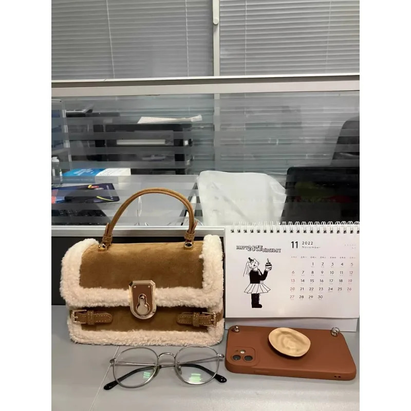 Lamb wool ladies autumn and winter atmosphere plush small square bag high-grade patchwork hand crossbody bag 241114
