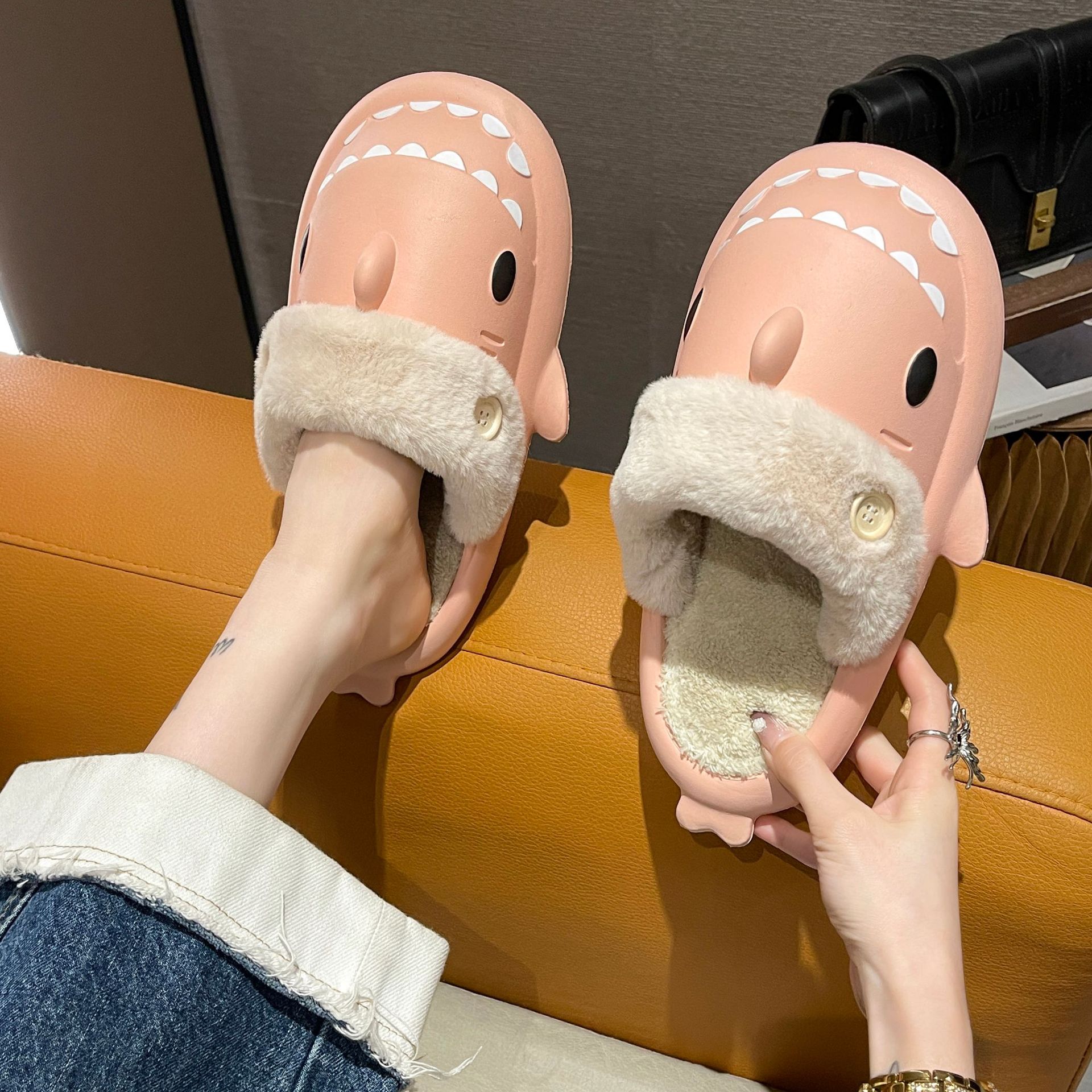 2024 new free shipping designer for mens womens childrens black white pink blue shark Outdoor or household slippers