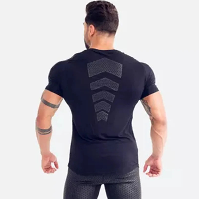 Compression Quick dry T-shirt Men Running Sport Skinny Short Tee Shirt Male Gym Fitness Bodybuilding Workout Black Tops Clothing 240412