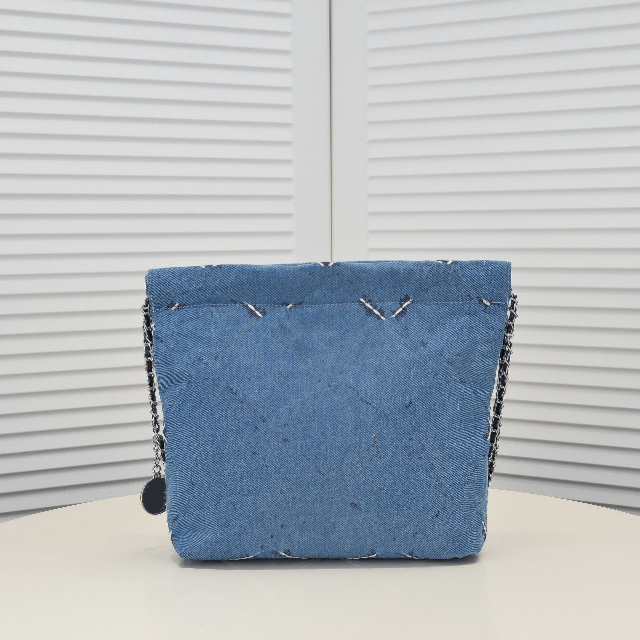 Fashion Designer Shoulder Bag Beach Bag Shopping Bag Tote Bag Denim and cowhide both fabrics all match Store bag Large capacity and casual style Tote Bag Leather 8801