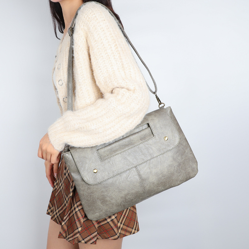 Designer's new large capacity handbag, dinner envelope women's bag, simple and fashionable single shoulder crossbody bag