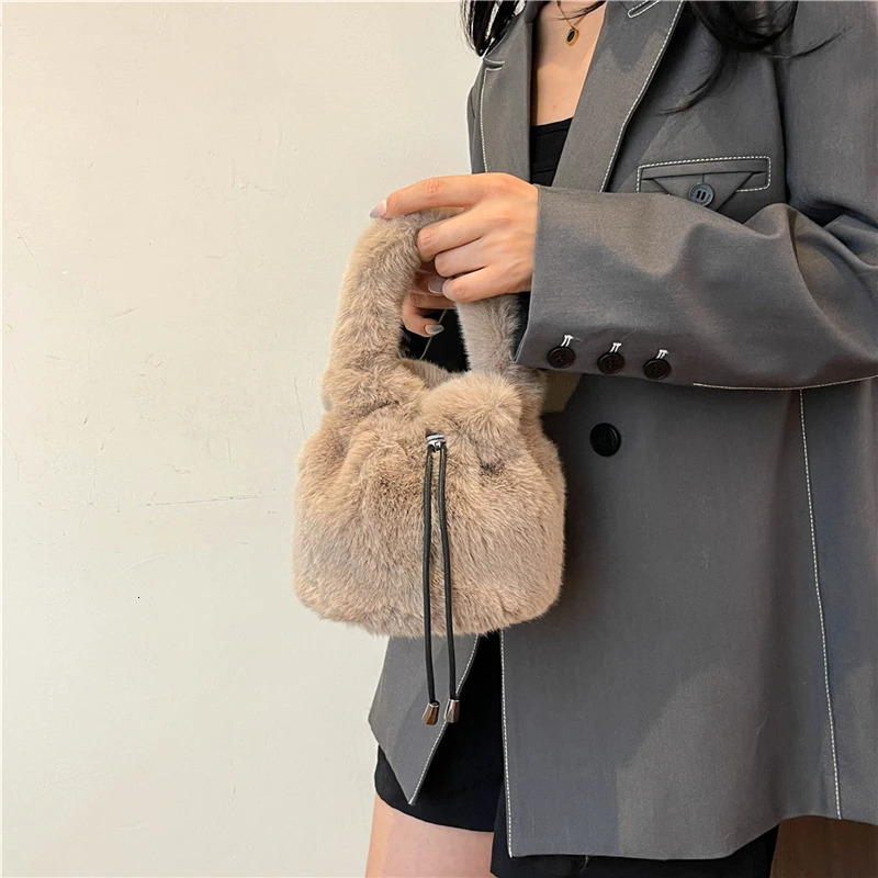 fashion Crossbody Bags For Women Autumn Winter Plush Purses And Handbags Handbag Female Womens Faux Plush Warm Hand Bags 241114