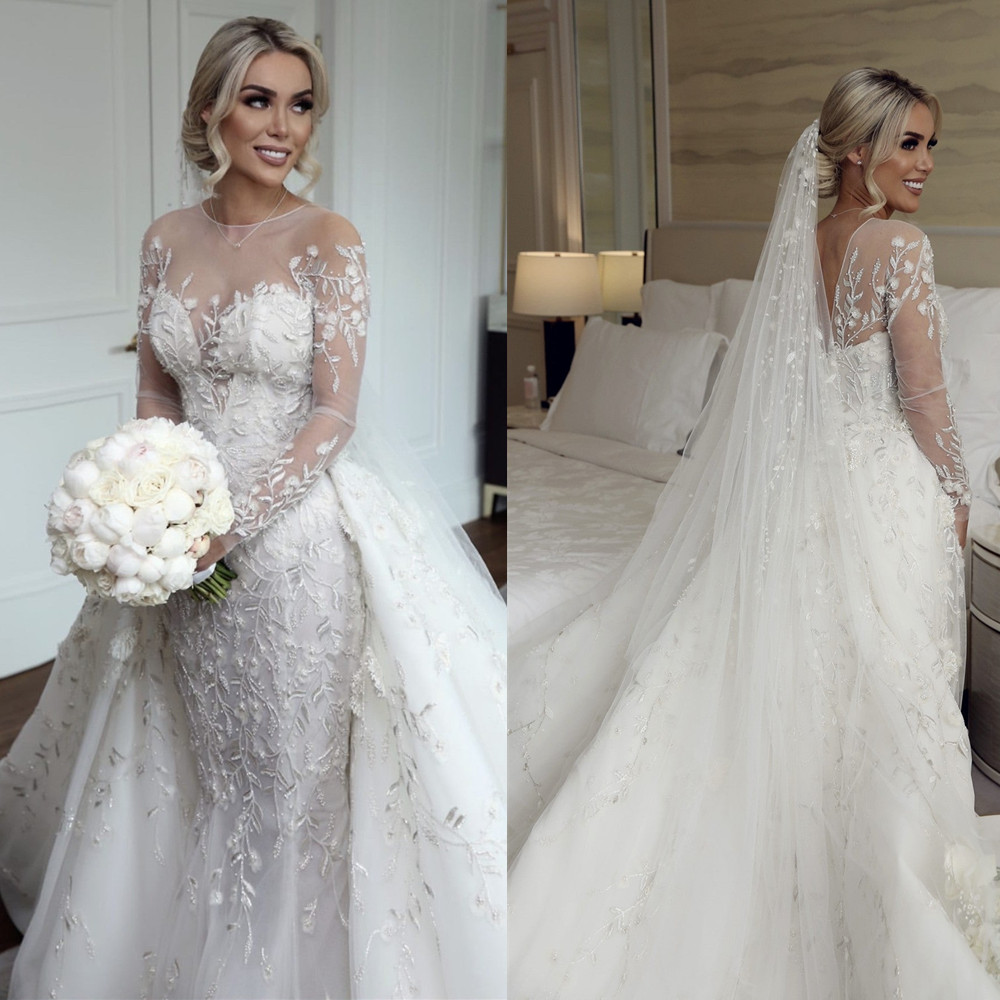 Modest V Neck Wedding Dresses Lace Sleeveless Bridal Gowns Sheer Illusion Appliqued Brides Gowns Plus Size Robe De Mariee Custom Made 02