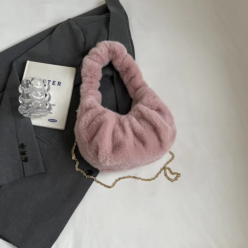 Women Furry Tote Bag with Chain Winter Faux Fur Bag Solid Color Fuzzy Shoulder Bag Plush Crossbody Bag Female Commute Bag 241114