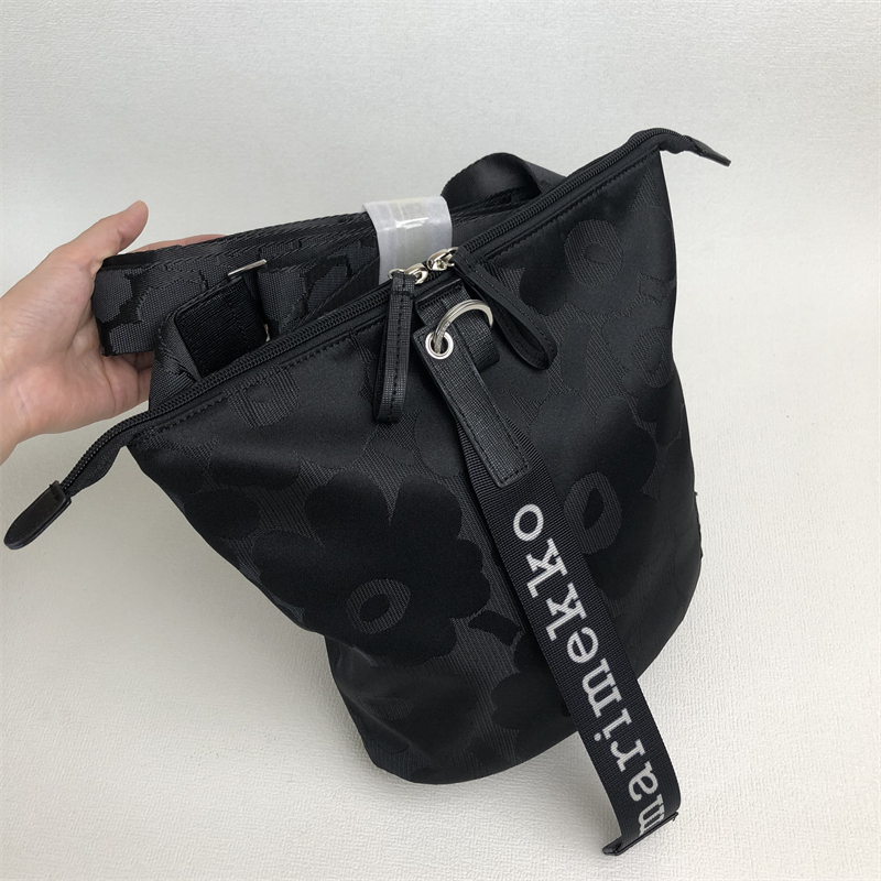 Nordic Niche M Unisex Waterproof Nylon Light Commuter Shoulder Messenger Bucket Bag Gender Neutral BagVoyage