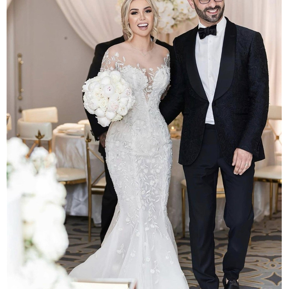 Modest V Neck Wedding Dresses Lace Sleeveless Bridal Gowns Sheer Illusion Appliqued Brides Gowns Plus Size Robe De Mariee Custom Made 02